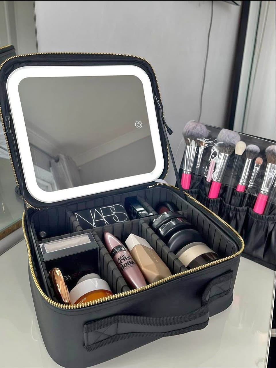Maletín LED con maquillaje